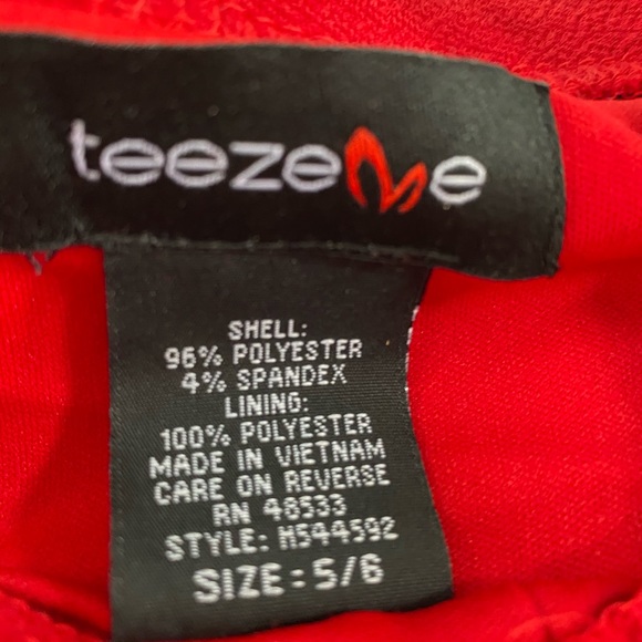 Off shoulder red dress. - Picture 2 of 3